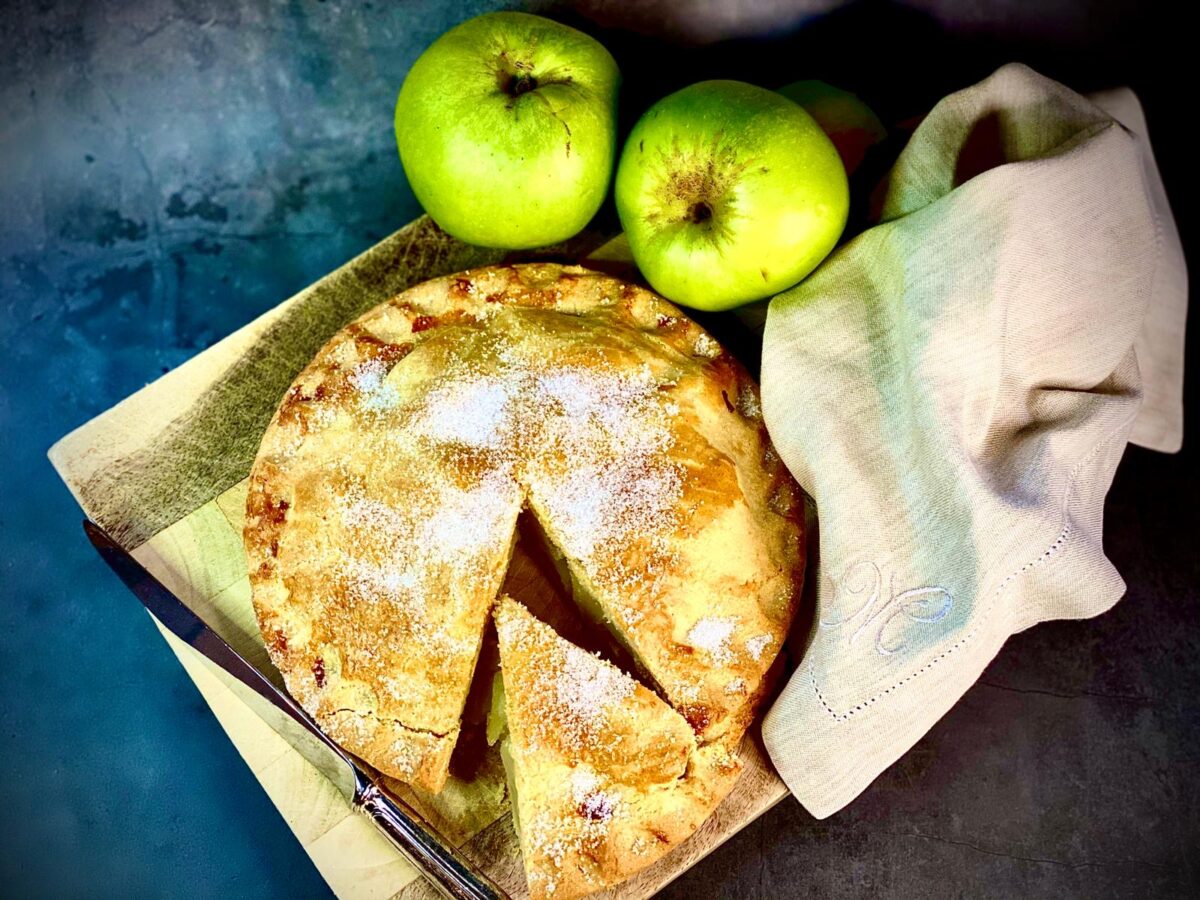 Large Apple Pie