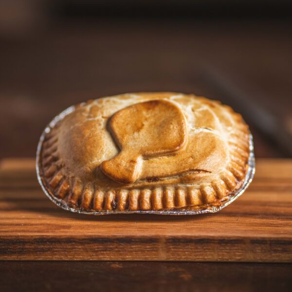 Small chicken & mushroom pie