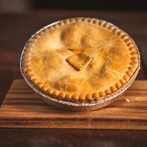 Large chicken, ham & leek pie
